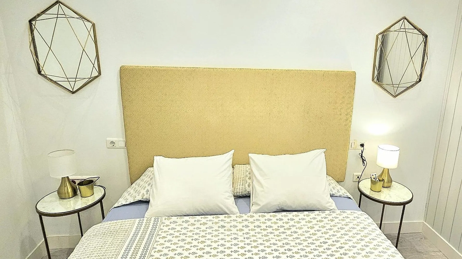 Stay Home & Away In The Heart Of Historical Town Of Málaga Spanje